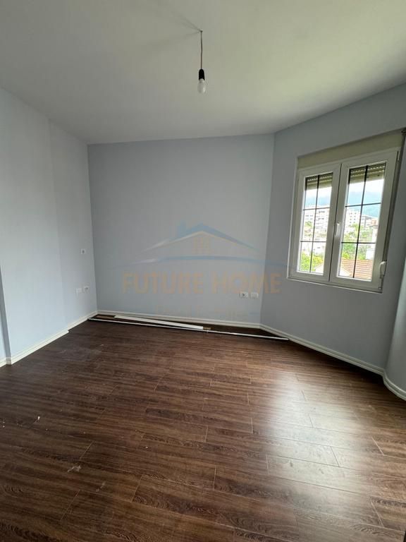 Shitet,Apartament 1+1, Rruga "Shefqet Kuka", Fresk