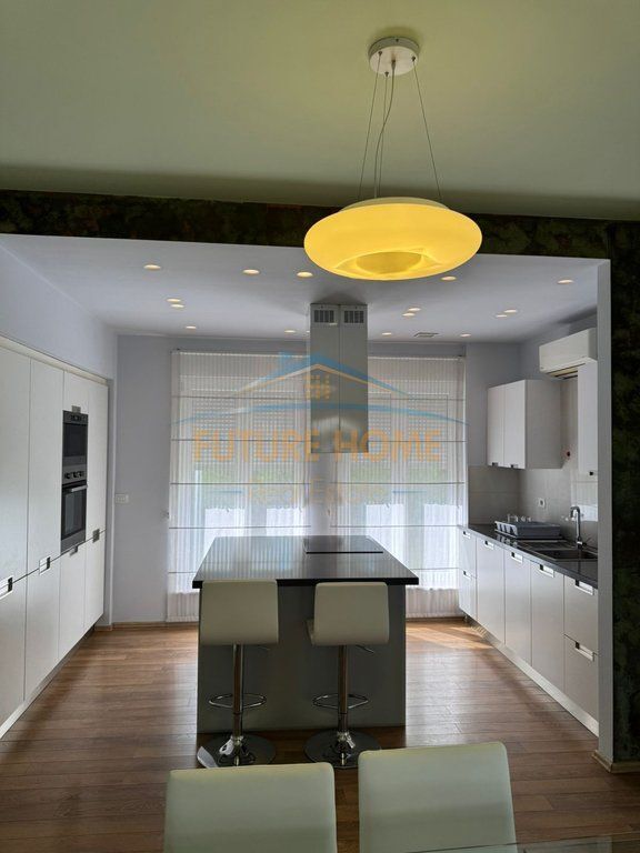 Qera, Vilë, White House Residence, TEG