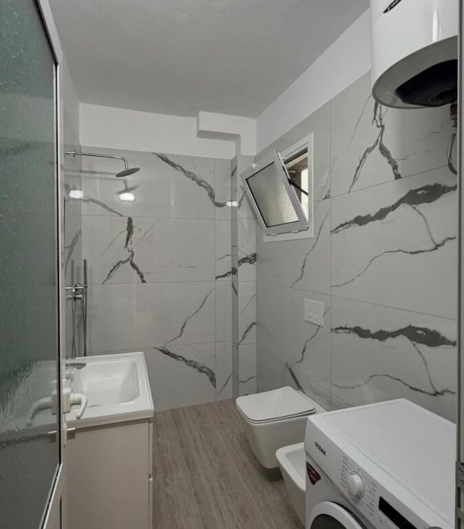 Apartament 2+1+2 për shitje në Lungomare Vlorë