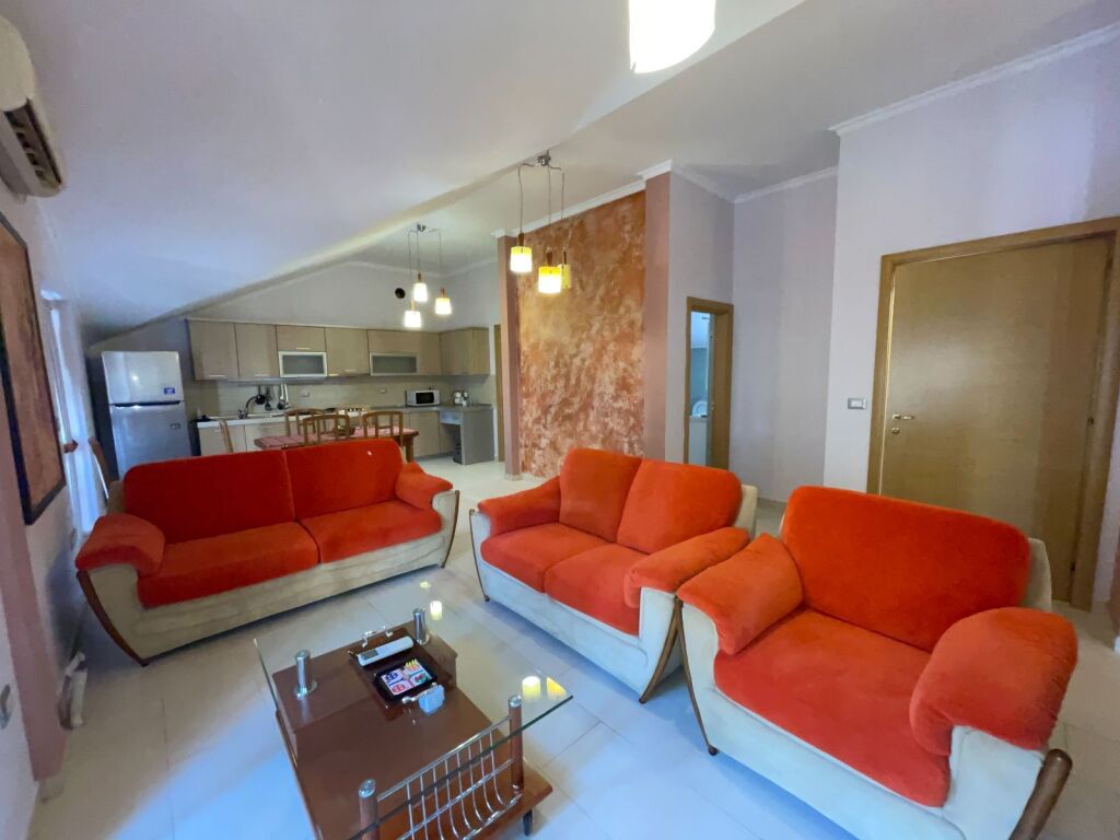 Apartament 3+1+Parkim në Vilë Private Komuna e Parisit