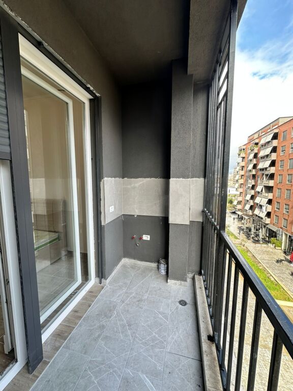 Garsioniere Me Qira, prane Concord Center