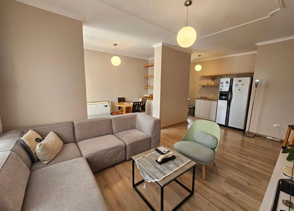 🏢 In Affitto: Attico (Penthouse) 📍Rr. Kosovareve - Zona Lago (Uni Barleti) 2+1+2 Balconi &amp; Terrazza utilizzabile | 1.500€/mese