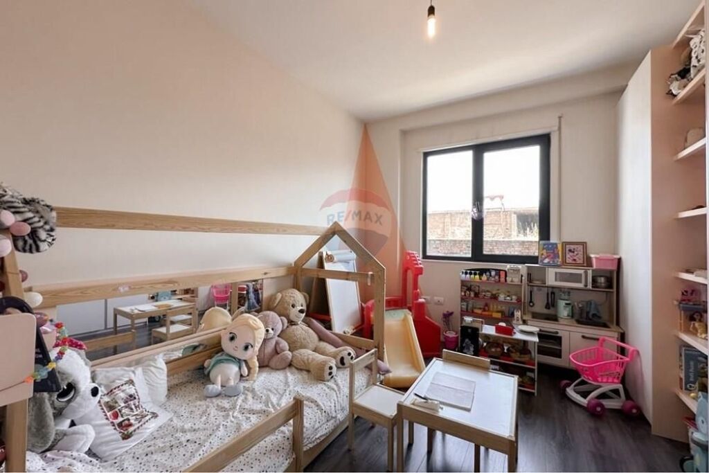 Esclusivo! Nella zona di Porcelani a Gotech viene offerto un appartamento 2+1+2 in vendita.