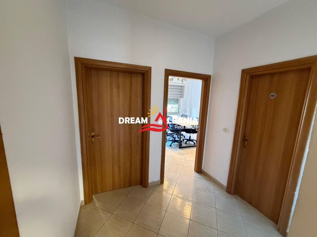 Ufficio arredato in affitto presso il Comune di Parigi, vicino al Kristal Center (ID 42611531)
