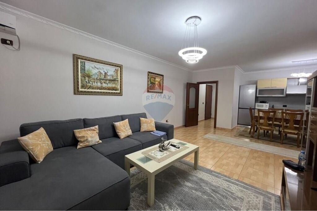 Apartament me qera 2+1