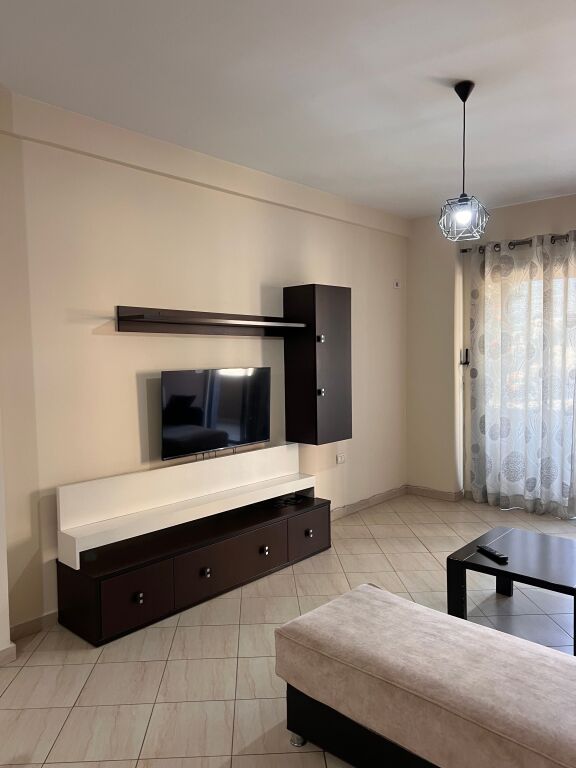 Jepet me qira 2+1+2 Rotondo Astir 550€