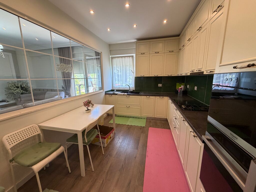 Apartment 2+1+2 + wardrobe for rent, on the 3rd floor, in the FZ Complex near the Dry Lake.  The apartment is furnished in a contemporary style and offers comfortable living conditions.  💰 Price: 1000€/month 🚗 Parking available for an extra fee  For more information or a visit, contact privately.