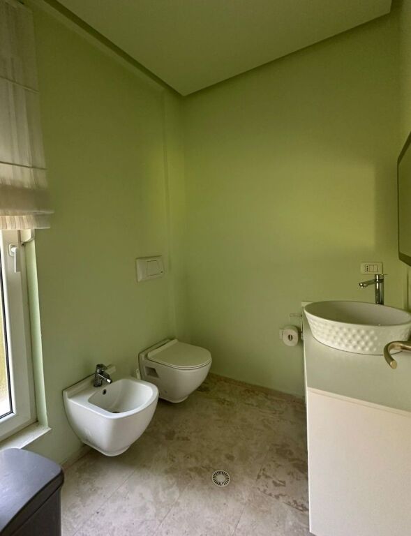 JEPET ME QIRA VILË 4-KATËSHE – White House, TEG