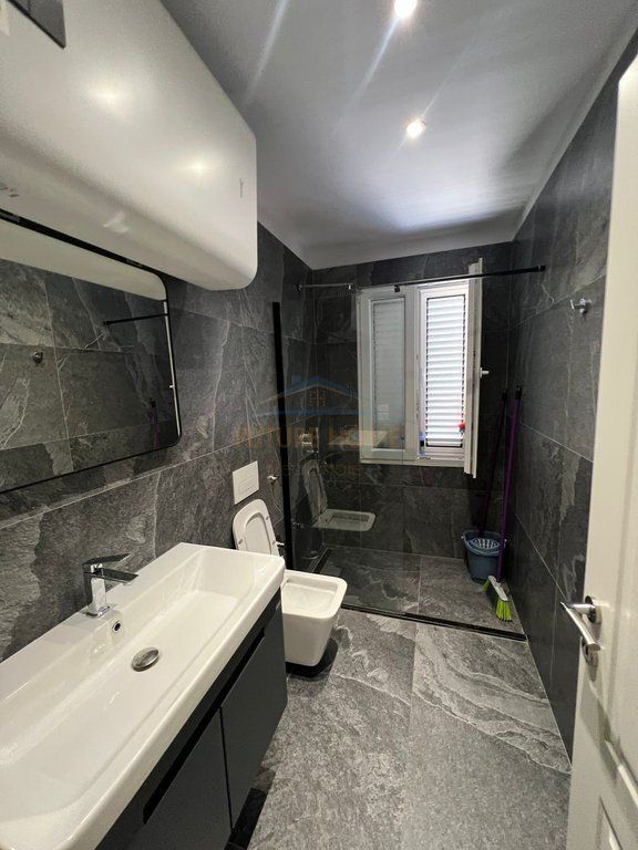 Affitto, Appartamento 1+1, Bllok, Tirana.