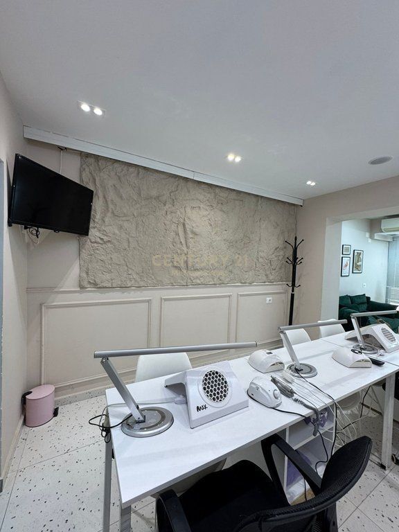 Locale Commerciale (Nails Room) in Affitto, Scuola di Balletto!