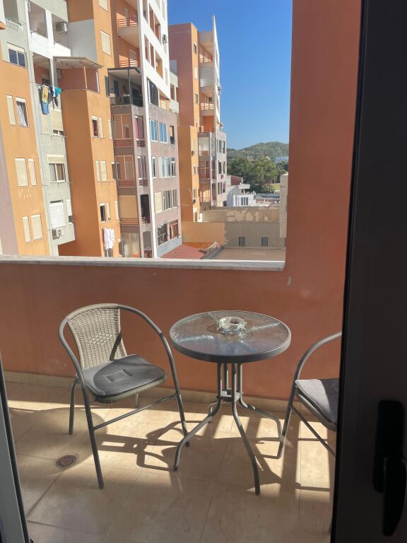 Shitet Apartament 1+1