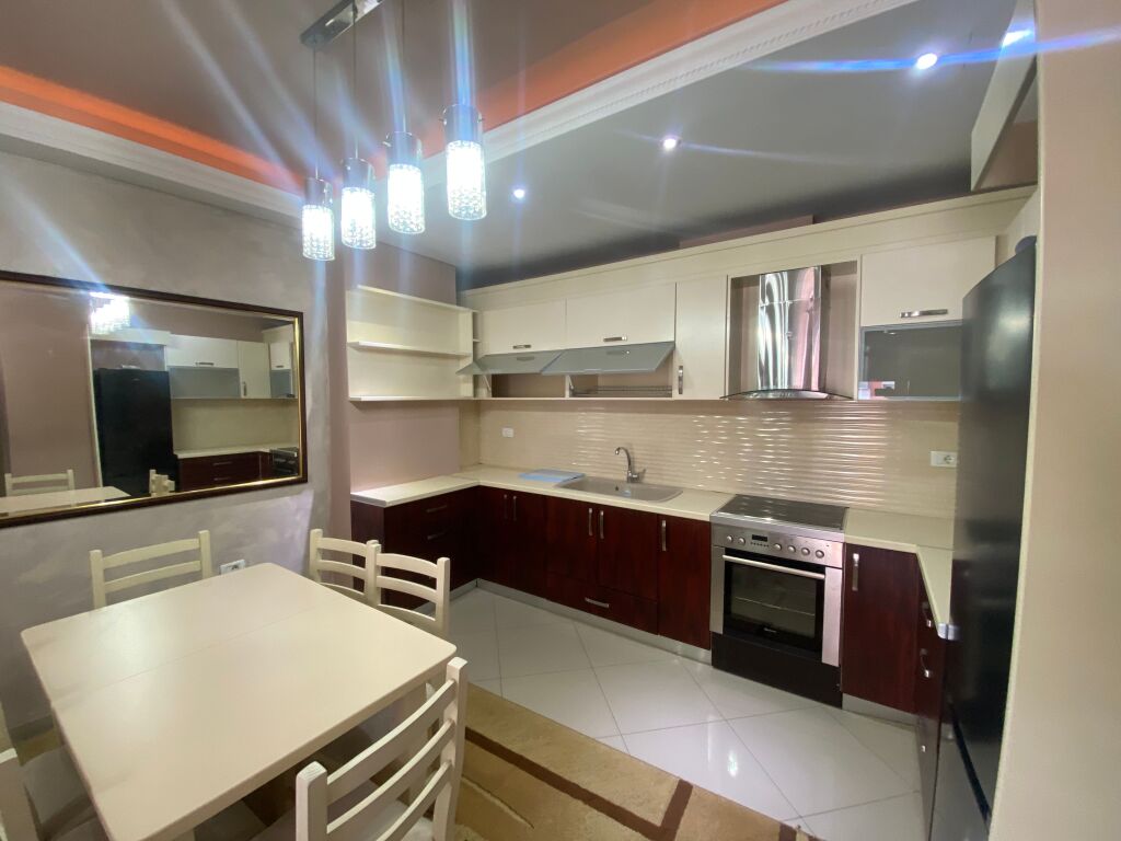 Apartamwnt 2+1 per qera ne astir!
