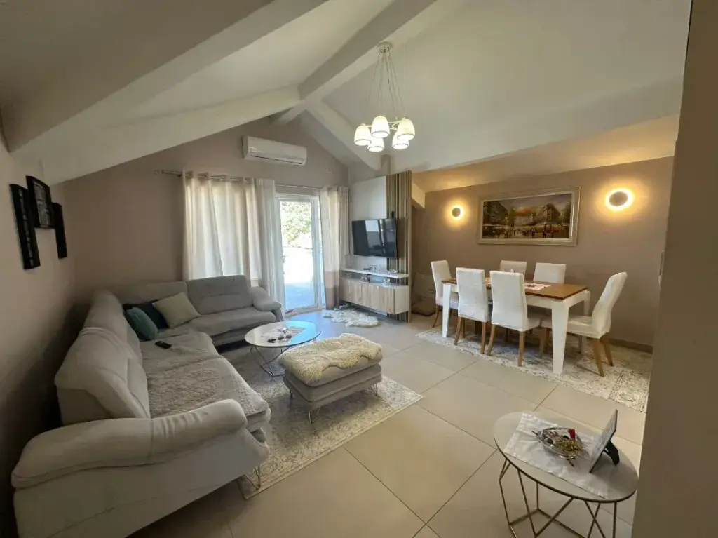 Rent | Apartament 2 + 1 | Porcelani | 750 €/month