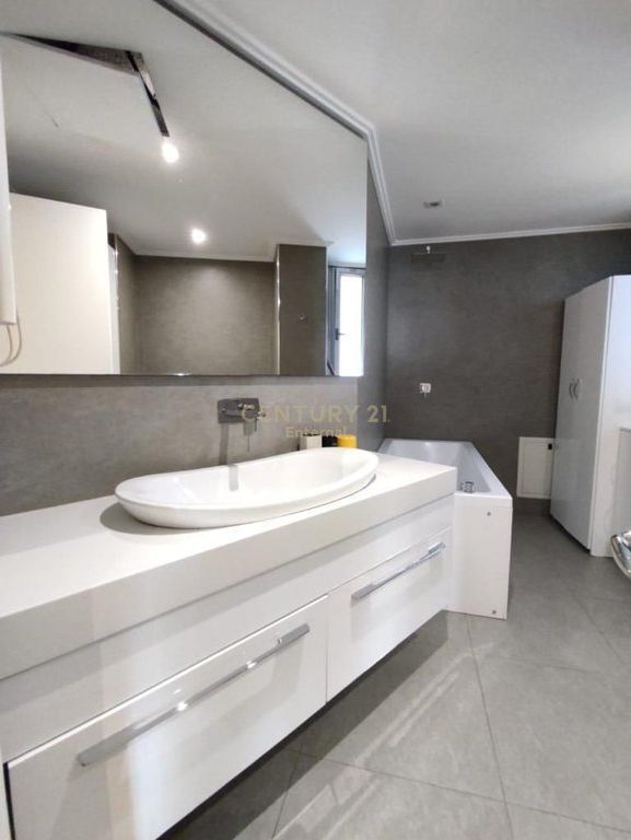 Apartament 3+1+2 per qira te Nobis, Liqeni