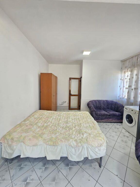 Jepen me qera Garsoniere  prane Oroshit, Kënetë