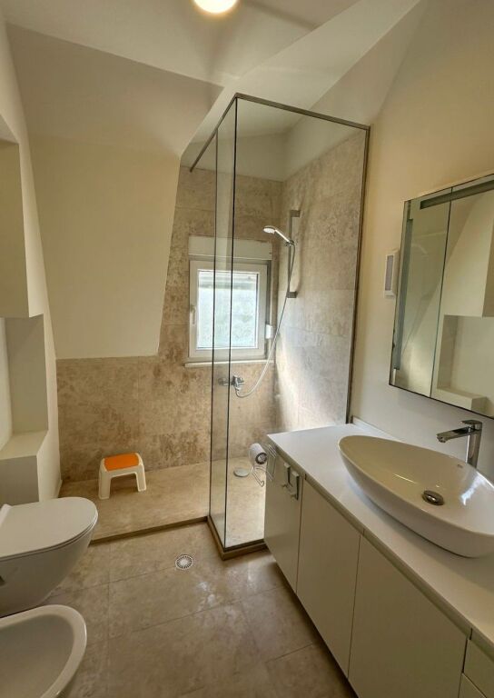 JEPET ME QIRA VILË 4-KATËSHE – White House, TEG