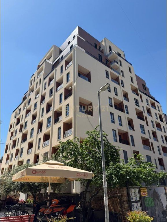 Apartament 2+1+2 në shitje, i pozicionuar në katin e 4-t të një ndërtimi të ri me ashensor