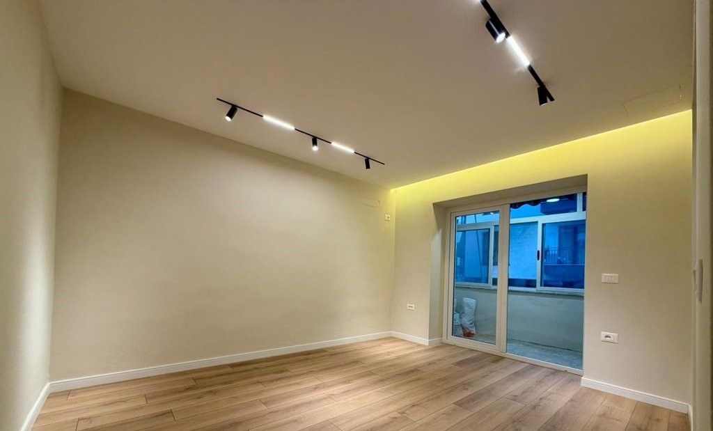 APARTAMENT 1+1 PER SHITJE PRANE PAZARIT TE RI!