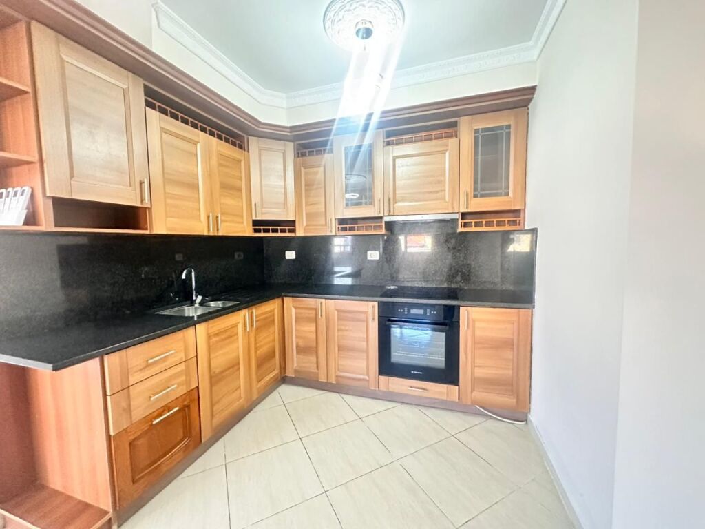 Jepet me qira apartament 3+1+2