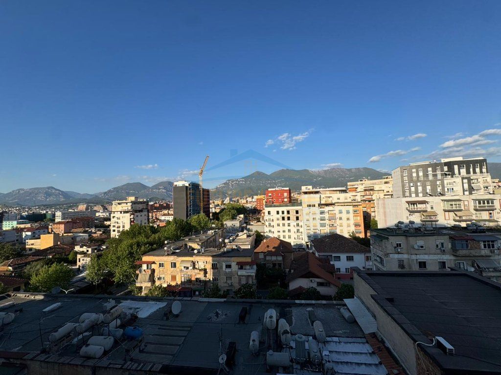 Shitet, Apartament 2+1, Rruga e Barrikadave, Tiranë.