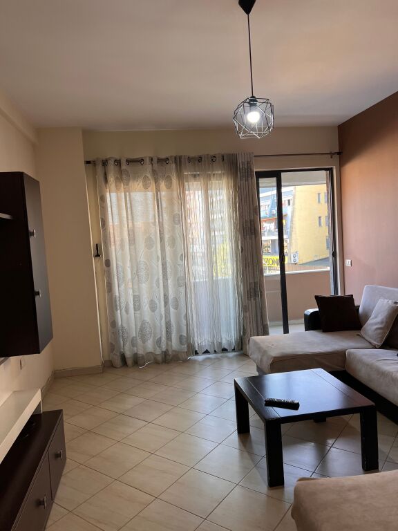 Jepet me qira 2+1+2 Rotondo Astir 550€