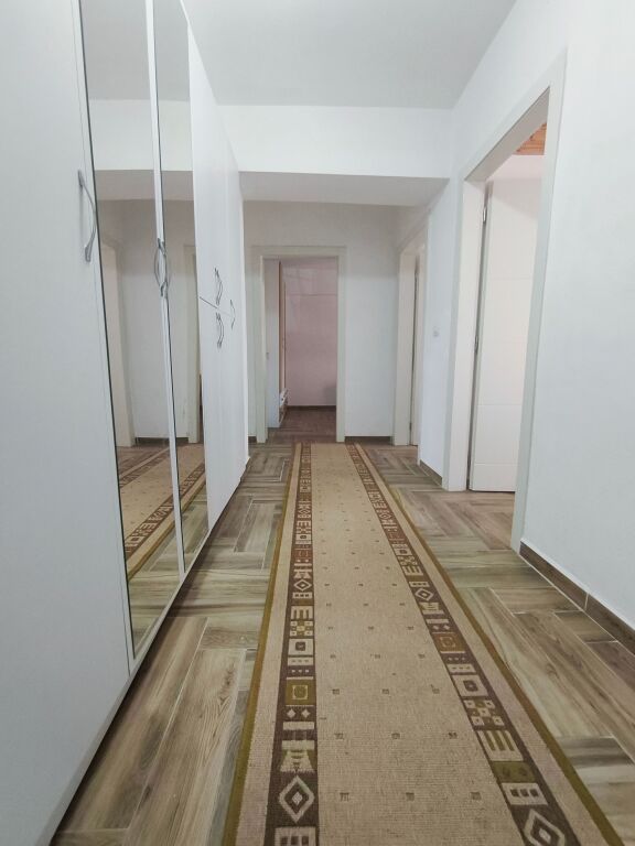 Apartament modern 2+1 i rinovuar plotësisht në qendër të Durrësit