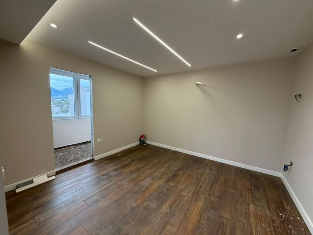 Apartament 2+1+2 me Qira ne Sauk