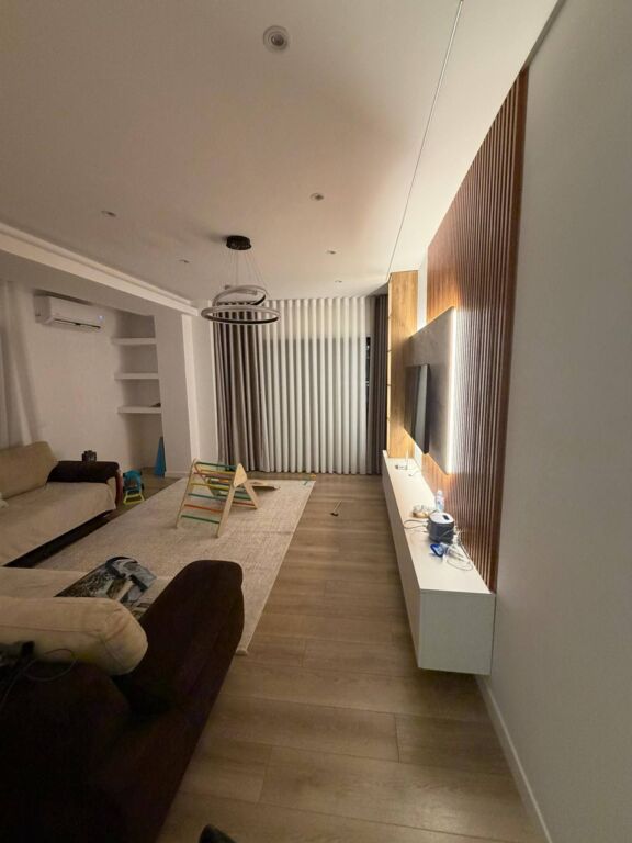 Jepet me qera 2+2 mobiluar ashensor parking kodra diellit 1100 eu