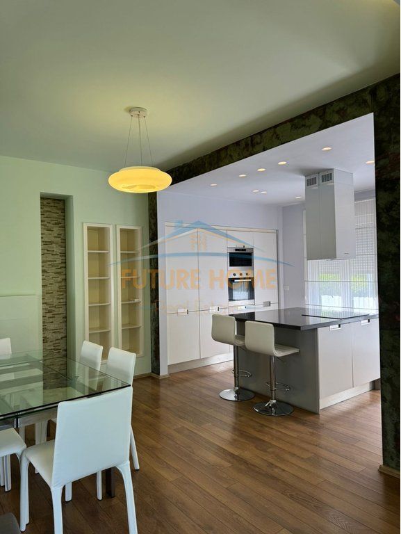 Qera, Vilë, White House Residence, TEG