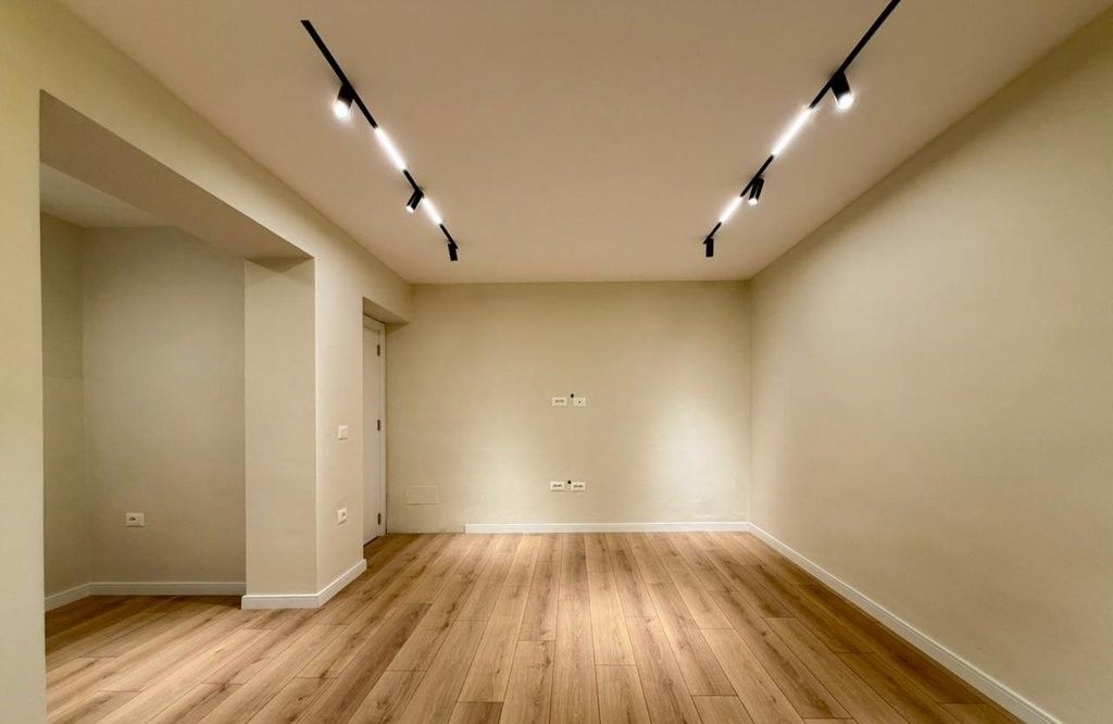 APARTAMENT 1+1 PER SHITJE PRANE PAZARIT TE RI!