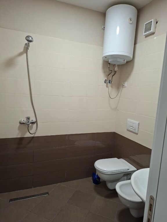 🏠 Commercial Space for Rent 75m² (📍Rr. Kosovarëve / Hotel Dinasty)🔥 Prime location || Ready for your business ✨️ 850€ Net / Month 💶