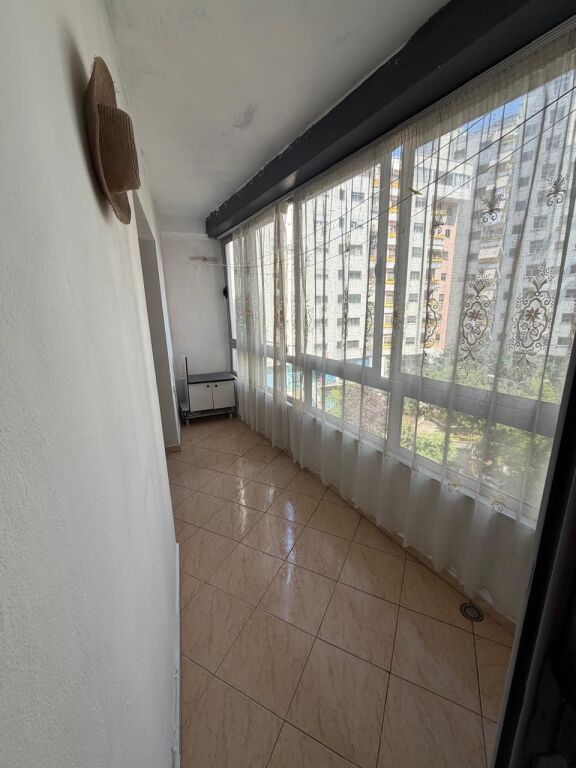 jepet me qera apartament 1+1 i mobiluar tek pallati me shigjeta