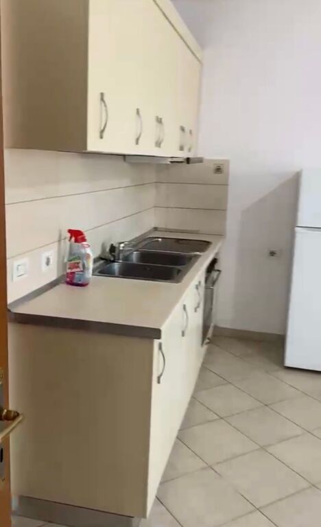 Affittasi 1+1 ASTIR DI FRONTE AL FRATELLO 350 mila lek