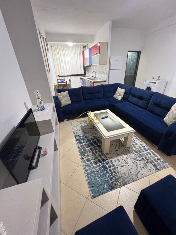 APARTAMENT ME QIRA 1+1 5 MAJI 40.000 LEKE