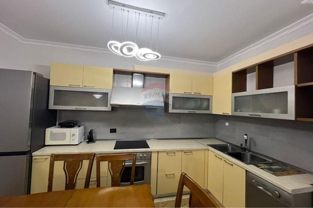 Apartament me qera 2+1