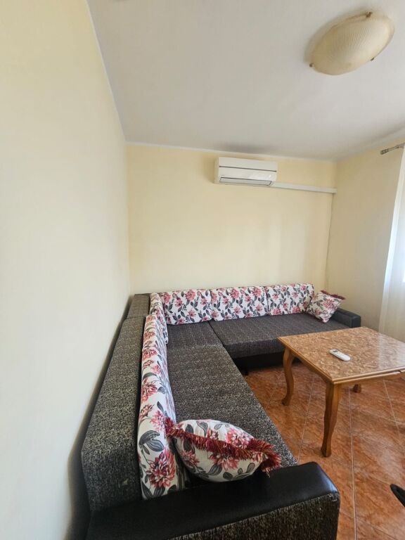 JEPET ME QERA APARTAMENT 1+1 TEK LULISHTJA, STACIONI TRENIT