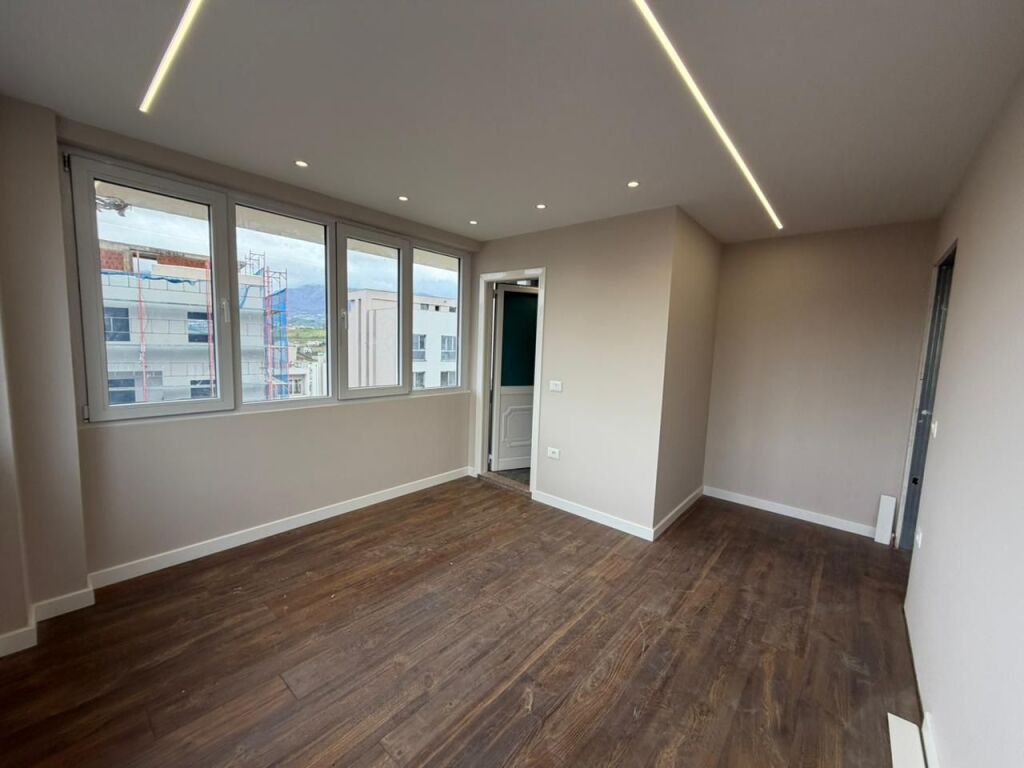 Apartament 2+1+2 me Qira ne Sauk