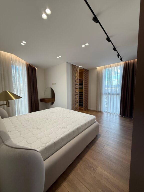 Jepet me qera apartament 2+1 Golden tower