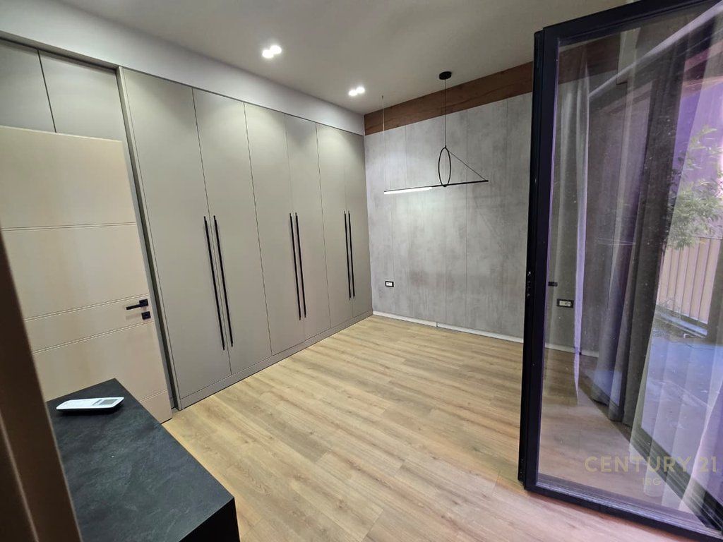 Apartament 2+1+2 per shitje tek Garden Building Tirana