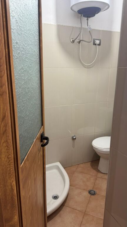 🏠 Jepët Apartament 1+1 me Qera mbi Fushën e Ali Demit, Tiranë