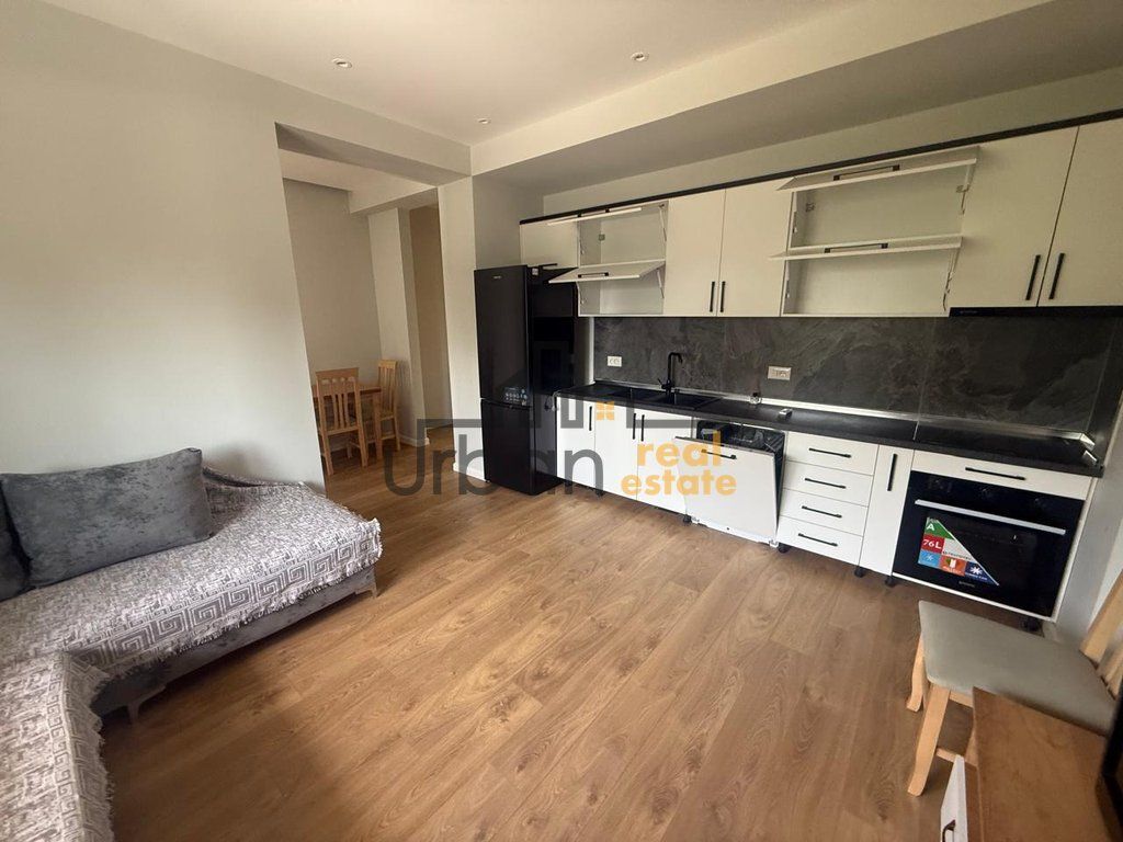 Rent, Apartment 1+1+ Parking Spot, Fresku, Tirana - 35,000 lek | 65 m²