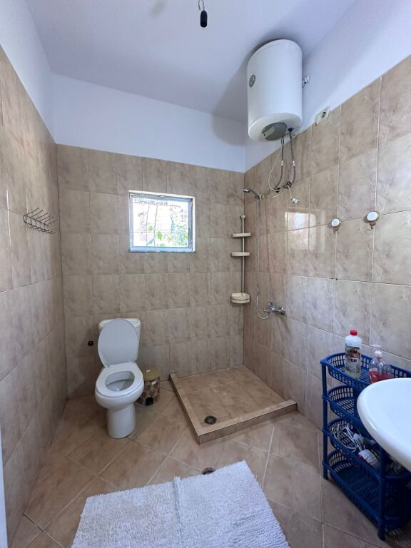 Jepet apartament 1+1 me qera Astir !