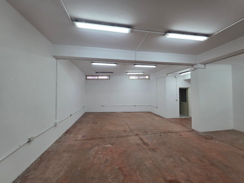 Magazine me Qira ne Rruge Kryesore📍Yzberisht