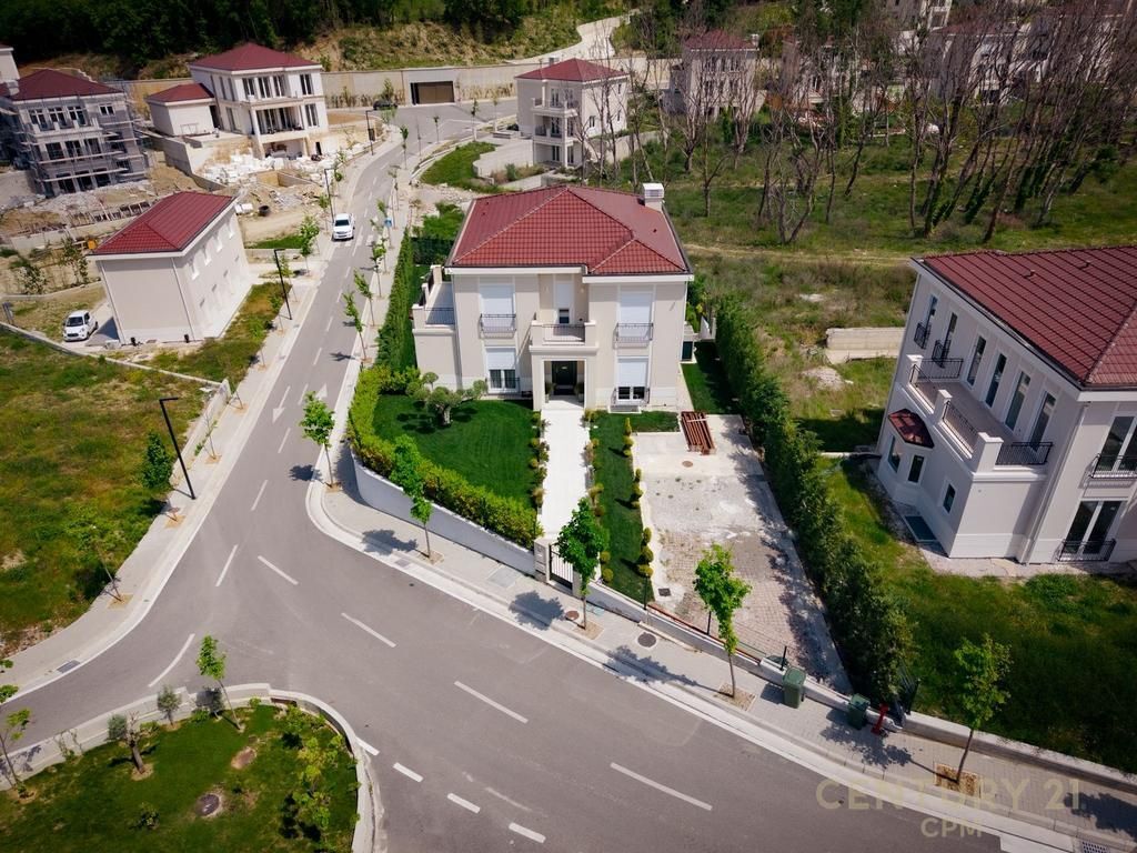 SHESIM SUPER VILE ME PISHINE TEK COLLINA VERDE!!!