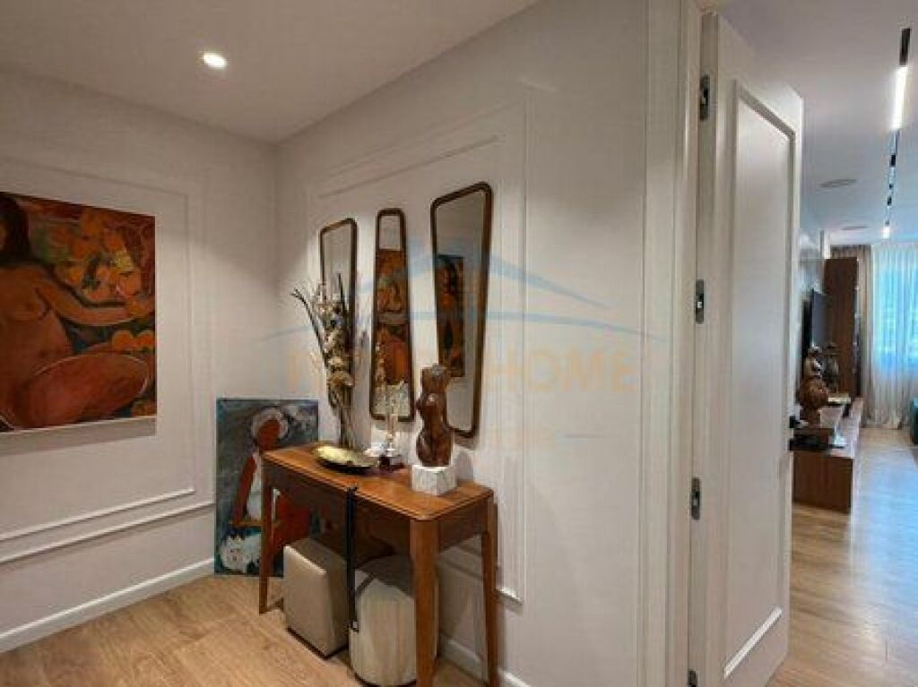 Shitet Apartament 3+1+2 + 2 Poste Parkimi, Rruga e Elbasanit