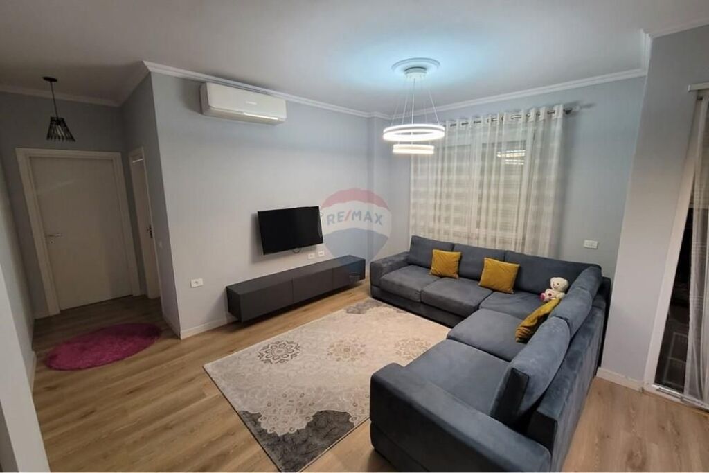 Apartament - Për Qira - Rruga 5 Maji, Tiranë