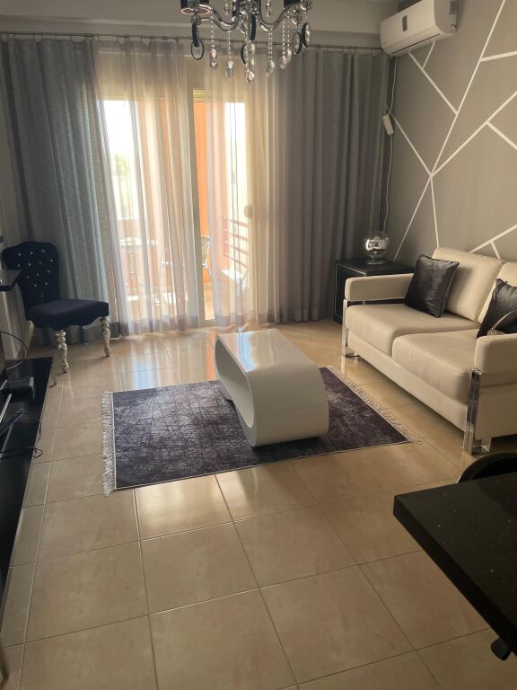 Shitet Apartament 1+1