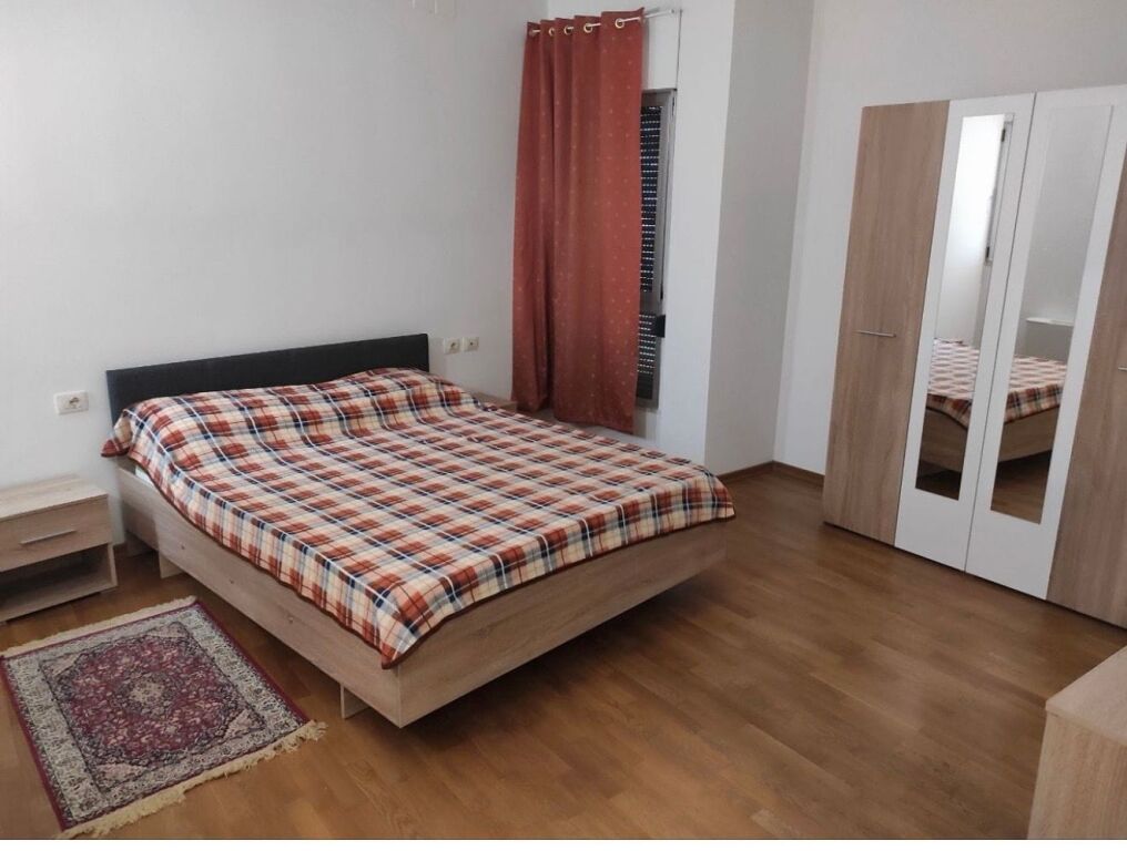 3+1,me parkim,te rruga peti liq i thate,800 euro