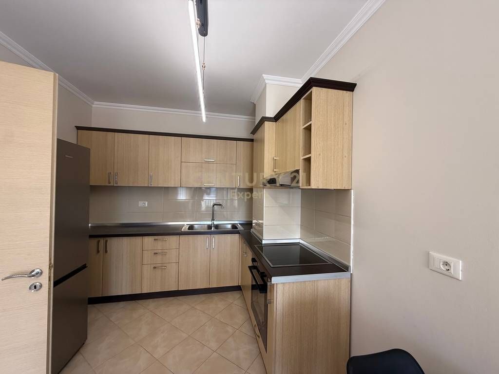 APARTAMENT 1+1 TEK KOMPLEKSI KONTAKT PER QIRA!