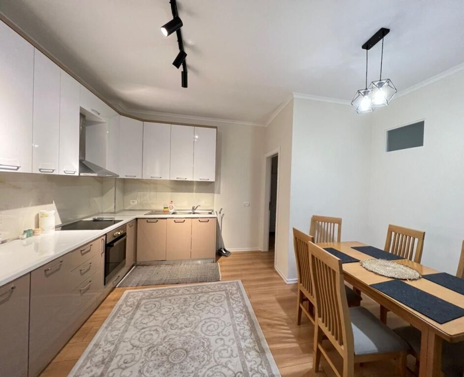 🌿APARTAMENT 2+1+2 me dy ballkone + PARKIM ME QIRA – KOPSHTI BOTANIK! 🌿